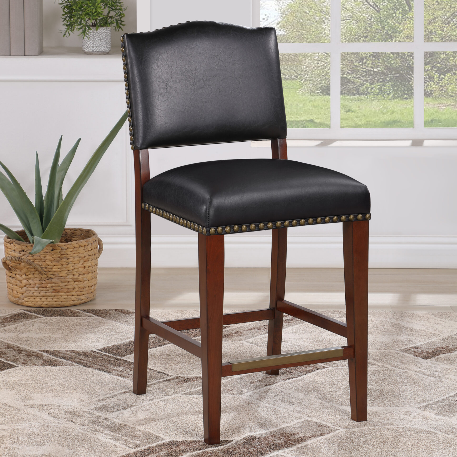 A picture of the black color cushion chair